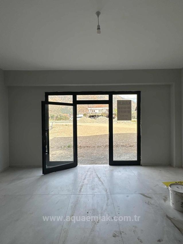 Ladenlokal/Geschäft Zu Vermieten In Der Toparlar Main Street