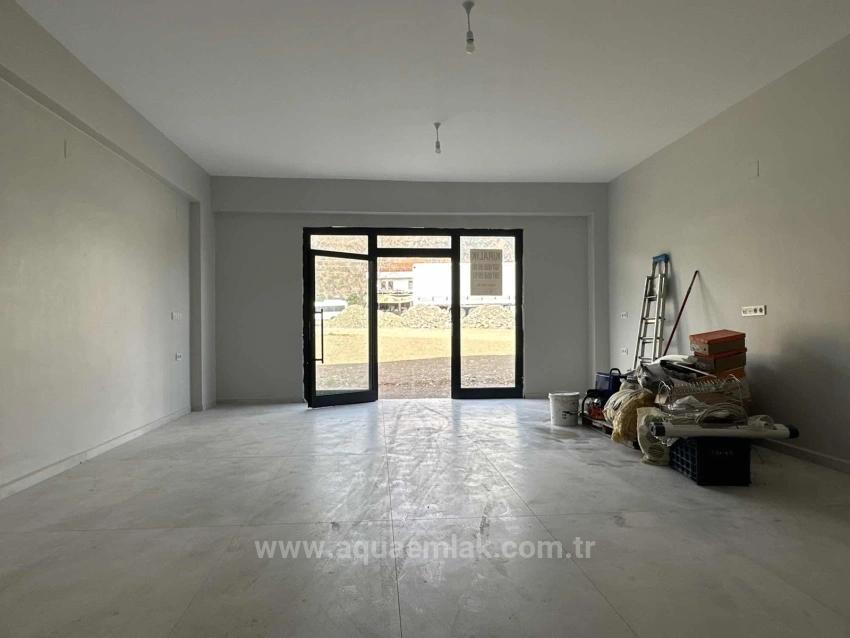 Ladenlokal/Geschäft Zu Vermieten In Der Toparlar Main Street