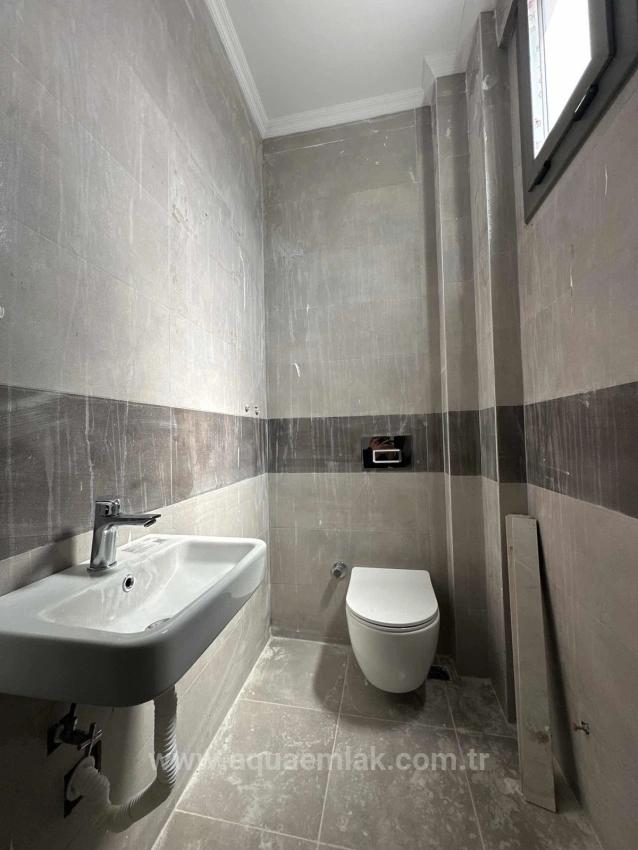 Ladenlokal/Geschäft Zu Vermieten In Der Toparlar Main Street