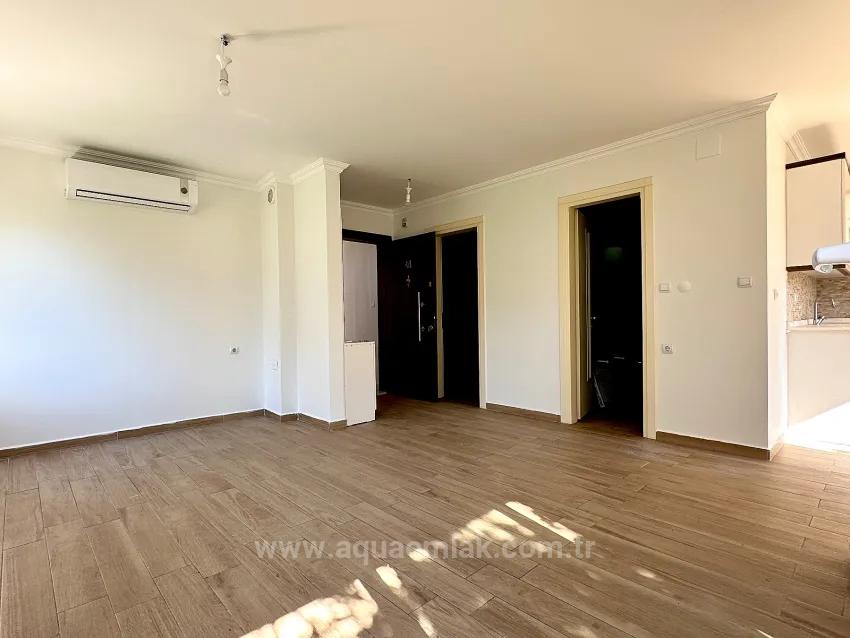 Zentrale Lage In Köyceğiz Mit Geschlossenem Balkon Und Klimaanlage 1+1 Wohnung
