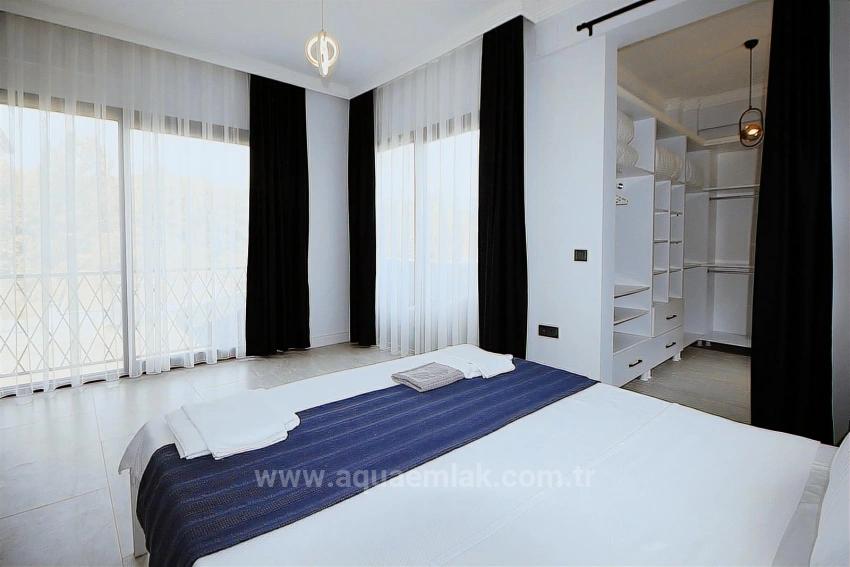 Freistehende Villa Mit 4+1 Bädern In Köyceğiz Zu Vermieten. Alle Zimmer Klimatisiert.