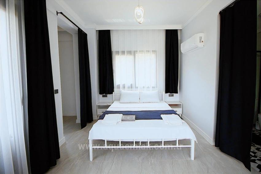 Freistehende Villa Mit 4+1 Bädern In Köyceğiz Zu Vermieten. Alle Zimmer Klimatisiert.