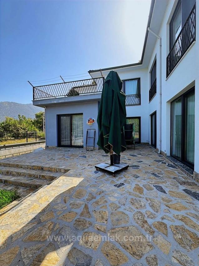 Freistehende Villa Mit 4+1 Bädern In Köyceğiz Zu Vermieten. Alle Zimmer Klimatisiert.