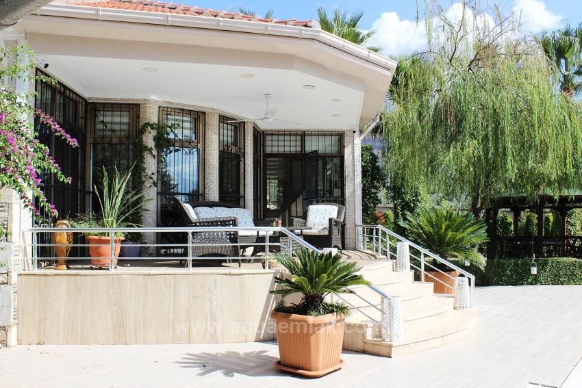 Luxusvilla Mit Pool Auf 1458 M² Grundstück Zum Verkauf In Köyceğiz