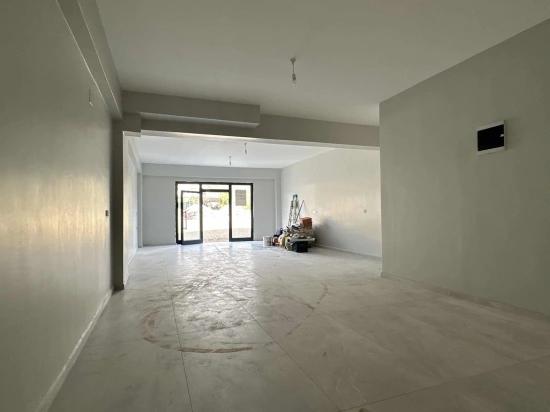 Ladenlokal/Geschäft Zu Vermieten In Der Toparlar Main Street