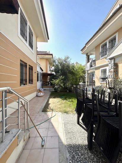 Villa Mit Pool Auf Einem Grundstück Im Stadtteil Fethiye Akarca