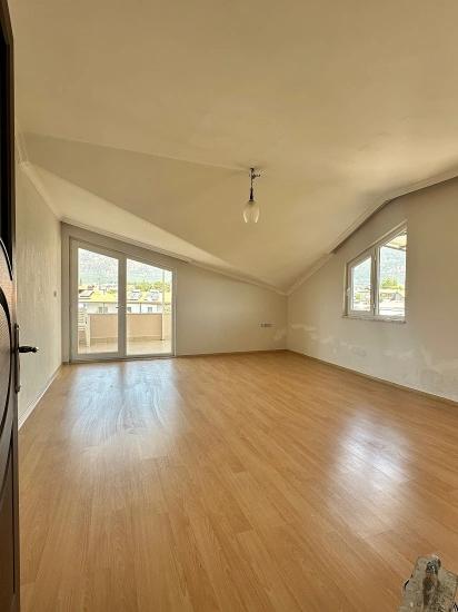 In Köyceğiz Zentrum Liegt Eine 3+1 Wohnung Mit Großem Nutzungsgebiet