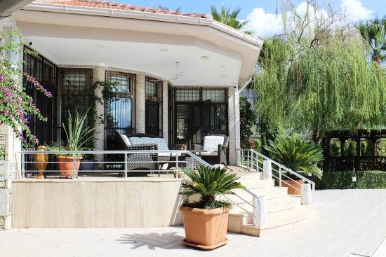 Luxury Villa With Pool On 1458 M² Land For Sale In Köyceğiz
