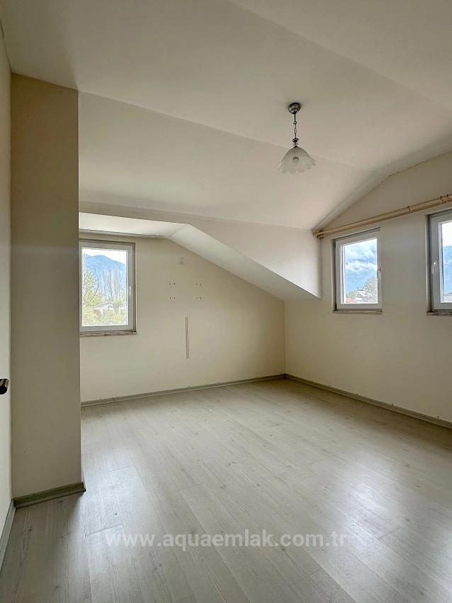 В Центре Города Кёйджегиз Сдаются В Аренду Три Двухуровневые Квартиры С Кондиционерами (3+1).