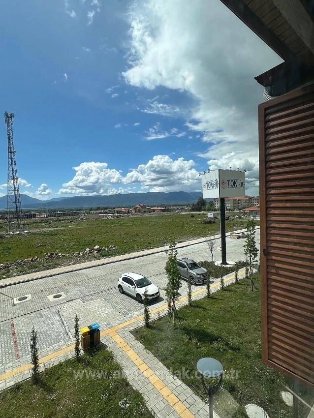 Köyceğiz De Site İcinde 2. Kat Tum Odalari Klimali 3+1 Kiralik Daire