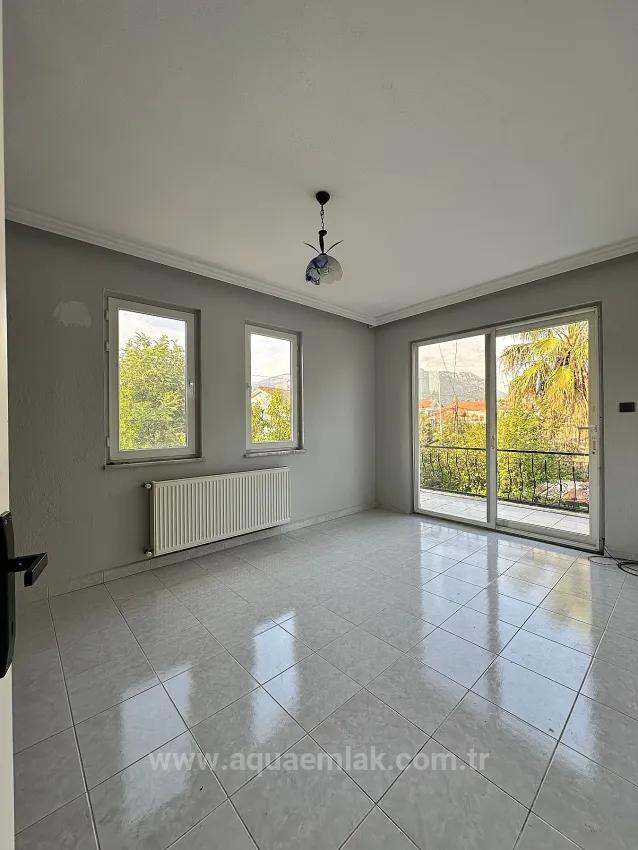 Köyceğiz Merkezde Ve Site İçerisinde 5 Oda 1 Salon Kiralık Ev