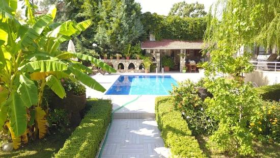 Köyceğiz'de Satılık 1458 M² Arsa İçerisinde Havuzlu Lüks Villa