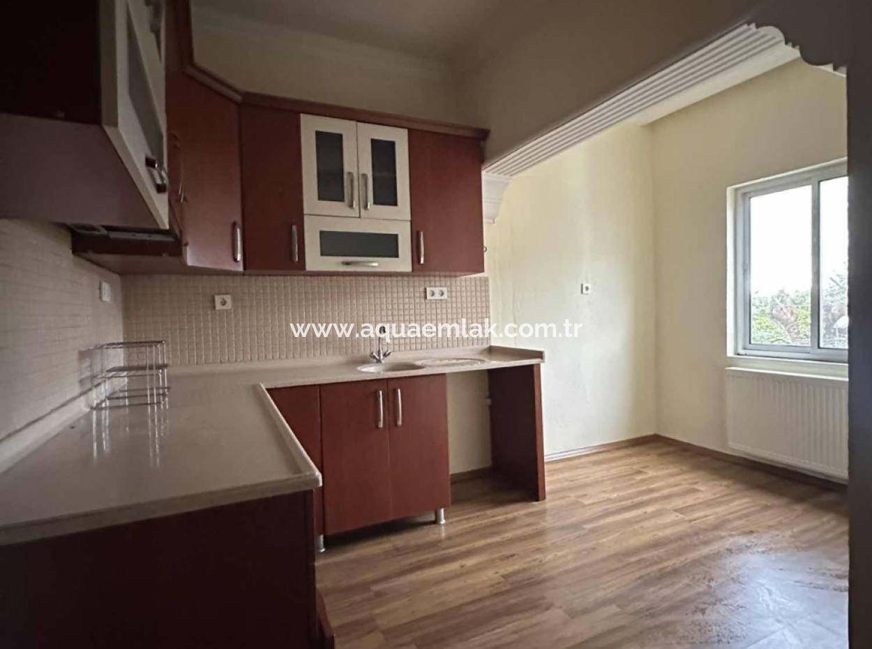 Köyceğiz Toparlar Mahallesinde Kiralık 4+1 Bahçeli Daire